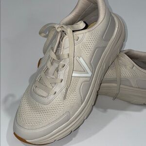 Vionic Sneaker Walk Max Cream Womens 11 Wide Arch walking sneaker shoe